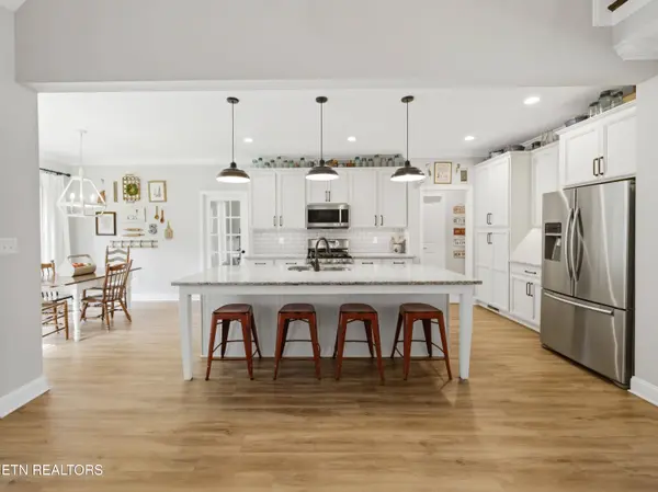 196 Zane LN, Lenoir City, TN 37772