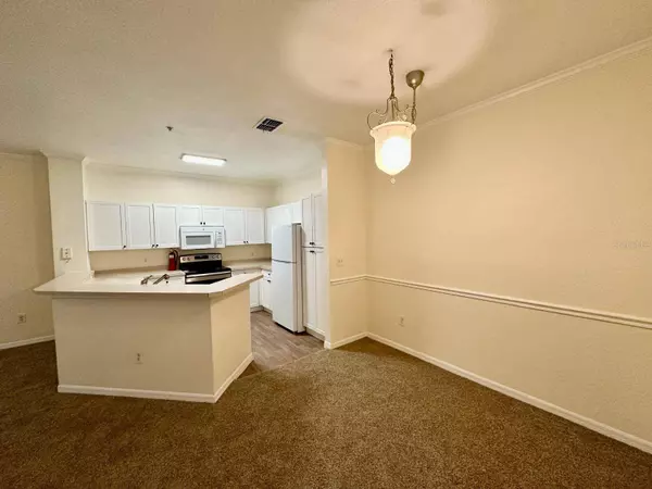 3561 CONROY RD #215, Orlando, FL 32839