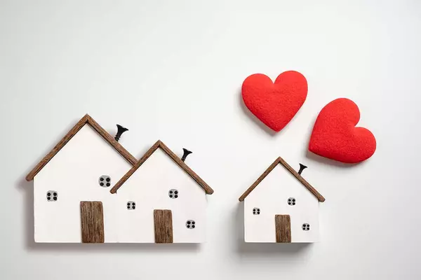 Downsizing Without Debt: How More Homeowners Are Buying Their Next House in Cash