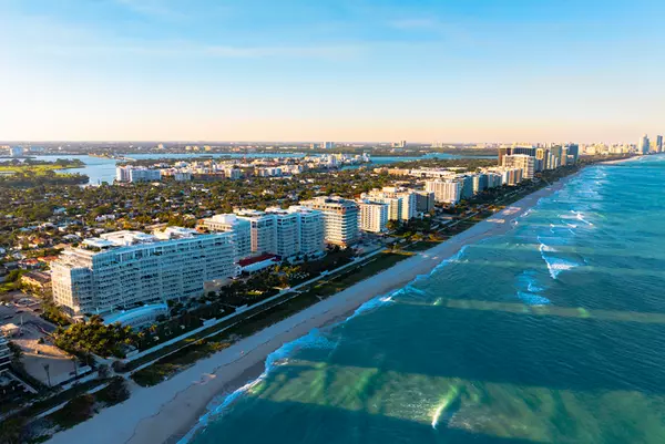 Surfside vs Sunny Isles Beach: Neighborhood Showdown