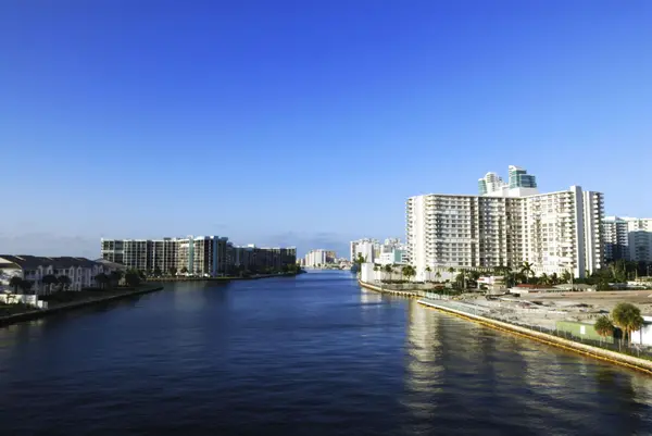 feature image of Hallandale Beach vs. Hollywood Beach: Two Coastal Lifestyles, One Strategic Choice