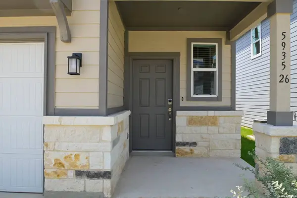 5935 W Hausman UNIT 26, San Antonio, TX 78249