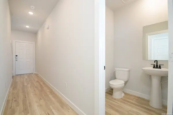 5935 W Hausman UNIT 26, San Antonio, TX 78249