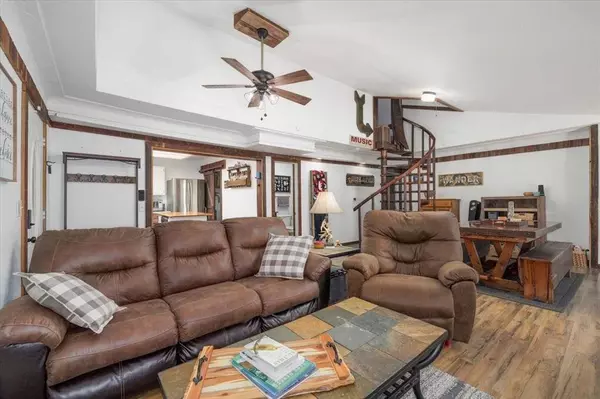 407 E Mckinney Street, Runnells, IA 50237