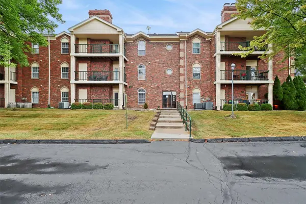 4900 Pleasant Street #14, West Des Moines, IA 50266