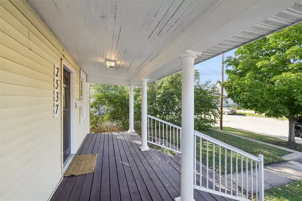 2537 E Walnut Street, Des Moines, IA 50317