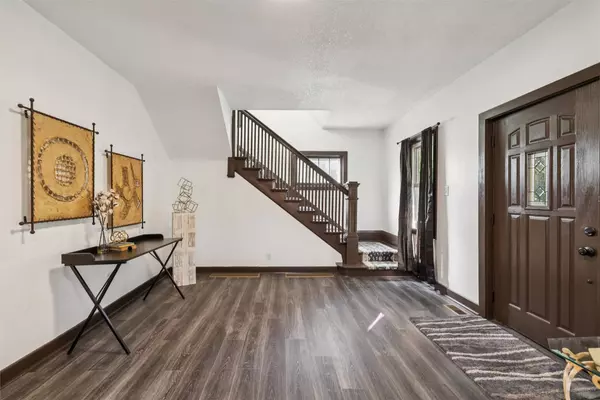 2537 E Walnut Street, Des Moines, IA 50317