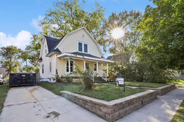 2537 E Walnut Street, Des Moines, IA 50317