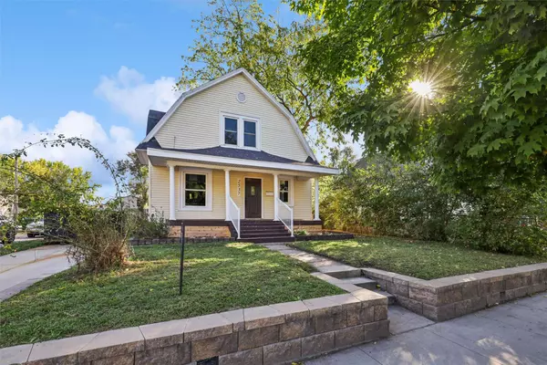 2537 E Walnut Street, Des Moines, IA 50317