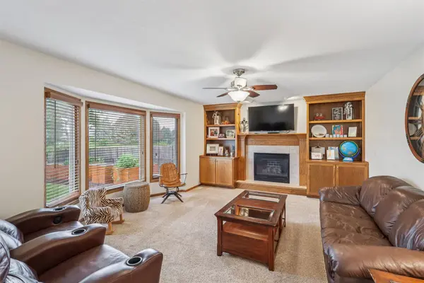 2012 Country Cove Lane, Altoona, IA 50009