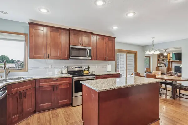 2012 Country Cove Lane, Altoona, IA 50009