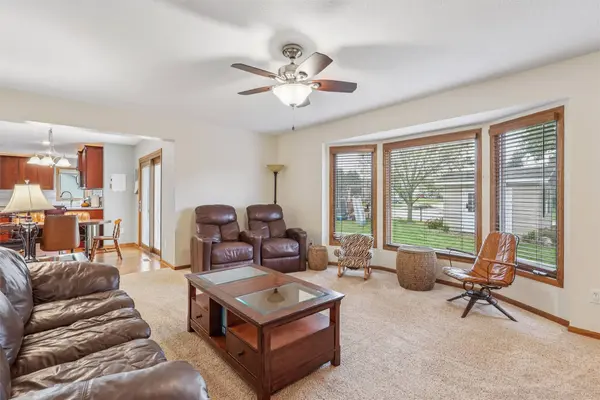 2012 Country Cove Lane, Altoona, IA 50009