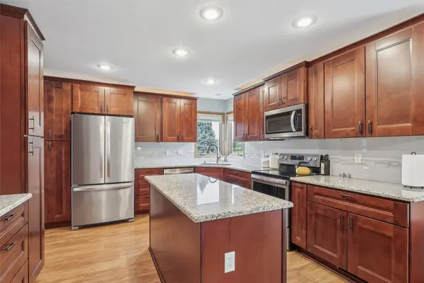 2012 Country Cove Lane, Altoona, IA 50009