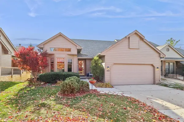 2002 Maple Circle, West Des Moines, IA 50265