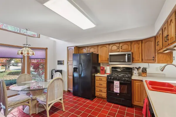 2002 Maple Circle, West Des Moines, IA 50265