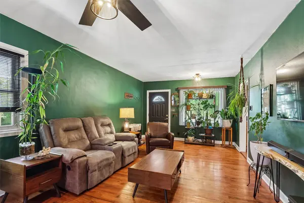 2905 Holcomb Avenue, Des Moines, IA 50310