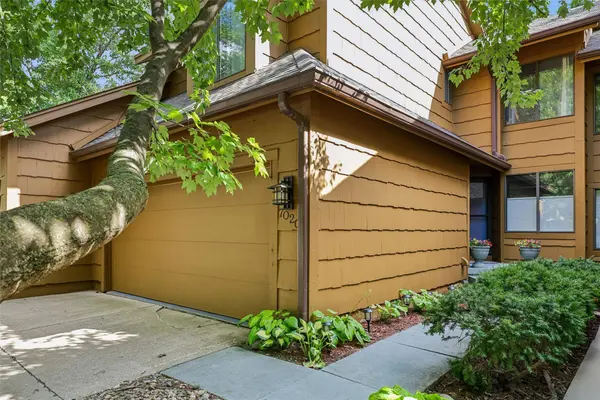 7020 Oak Brook Drive, Urbandale, IA 50322