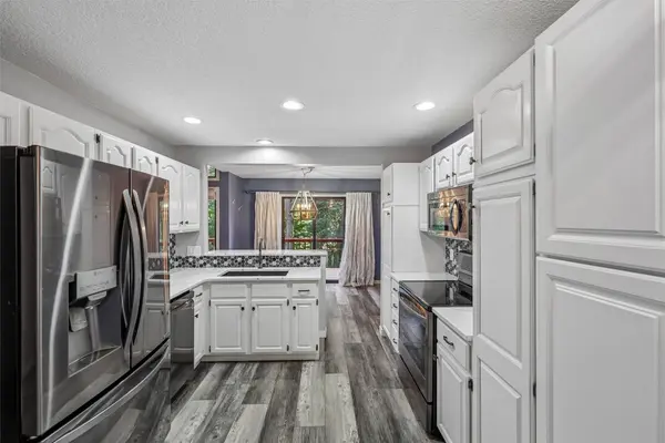 7020 Oak Brook Drive, Urbandale, IA 50322