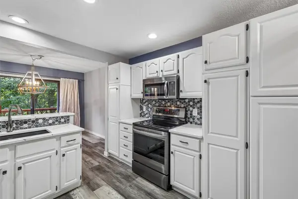 7020 Oak Brook Drive, Urbandale, IA 50322