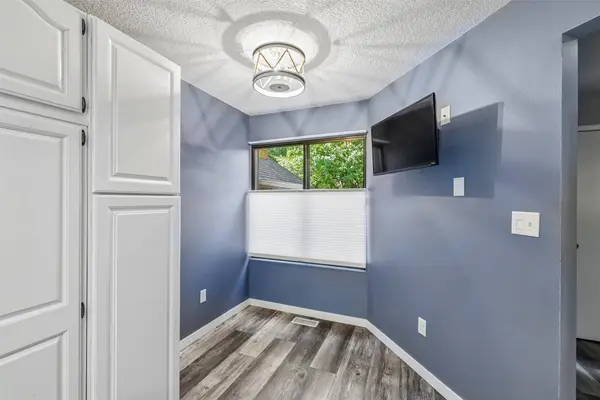 7020 Oak Brook Drive, Urbandale, IA 50322