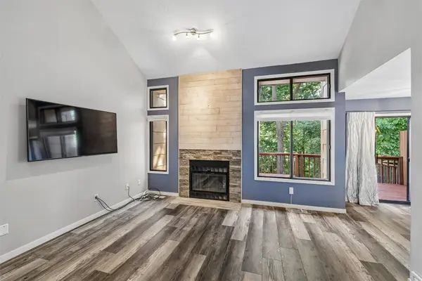 7020 Oak Brook Drive, Urbandale, IA 50322