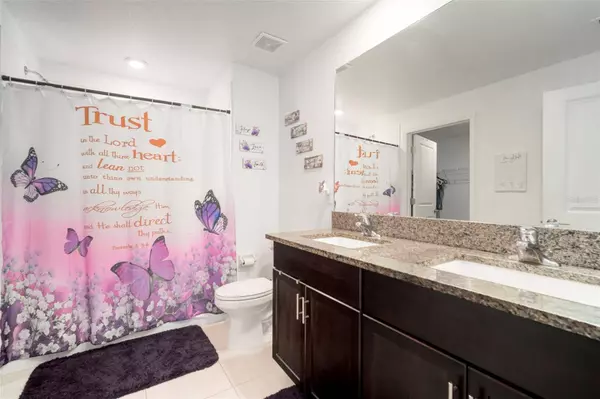 5494 BLUE AZURE DR, Wimauma, FL 33598