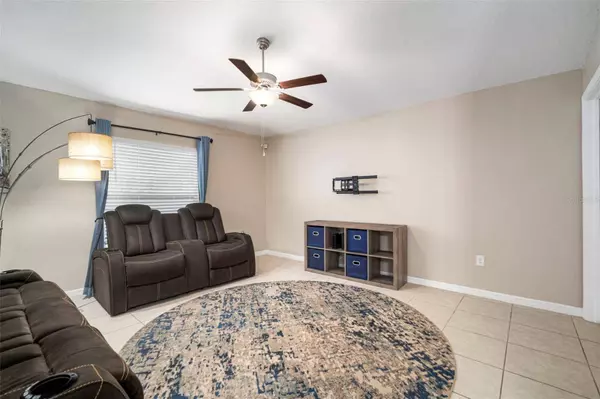 5494 BLUE AZURE DR, Wimauma, FL 33598