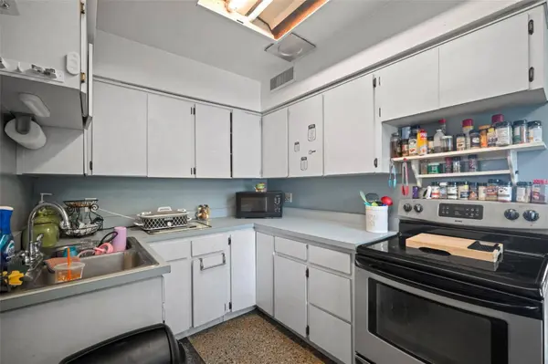 2904 E WATERS AVE, Tampa, FL 33604