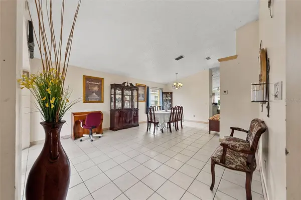 8106 RIVERBOAT DR, Temple Terrace, FL 33637