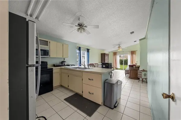 8106 RIVERBOAT DR, Temple Terrace, FL 33637