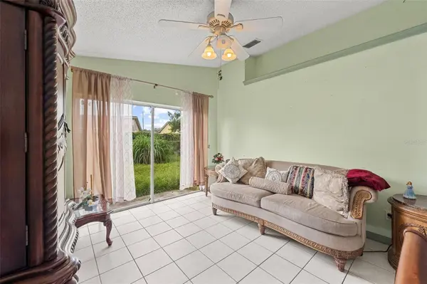 8106 RIVERBOAT DR, Temple Terrace, FL 33637