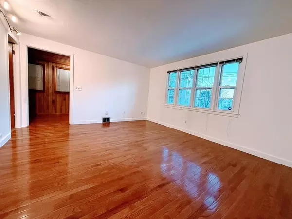 41 Andover St, Worcester, MA 01606