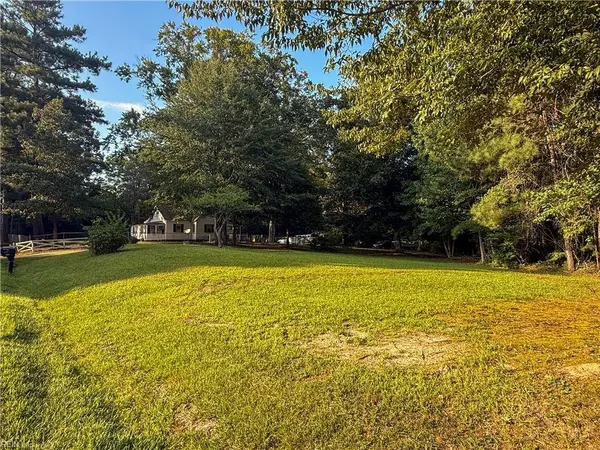 17011 Longview Dr DR, Smithfield, VA 23430