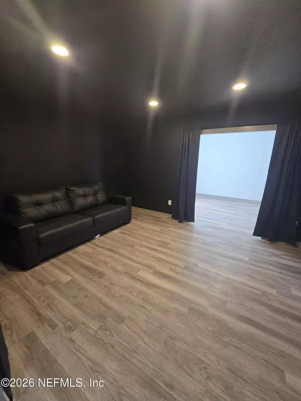 7239 WHITE BIRCH DR, Jacksonville, FL 32277