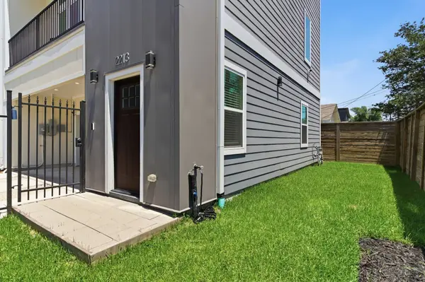2213 Roberts ST, Houston, TX 77004