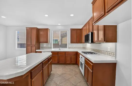 3019 W Newgrove St, Lancaster, CA 93536-8391