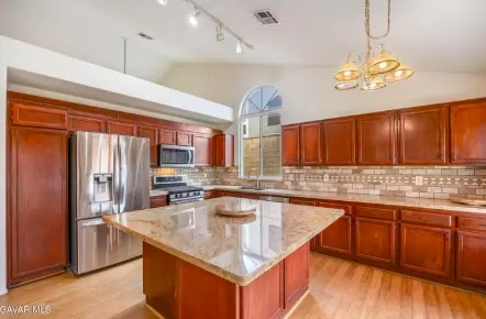 3227 Willowbrook Ave, Palmdale, CA 93551-1033