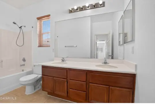 3019 W Newgrove St, Lancaster, CA 93536-8391