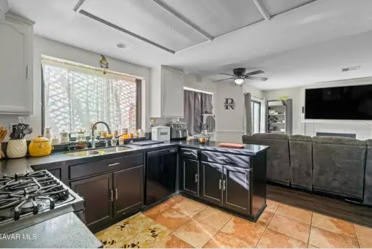 37909 Smoke Tree St, Palmdale, CA 93552-3870
