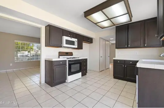 37533 Hudson St, Palmdale, CA 93552-4577