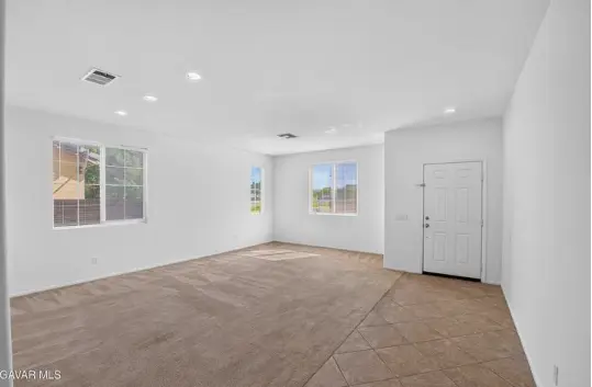 3019 W Newgrove St, Lancaster, CA 93536-8391