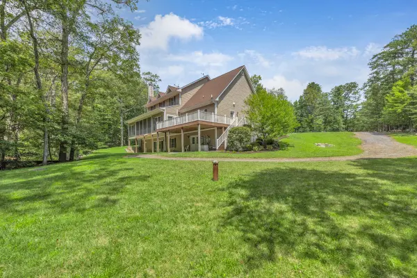 100 Nazareth Dr, Fort Valley, VA 22652-2920