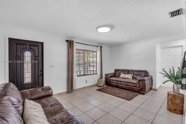 350 E 45th St, Hialeah, FL 33013