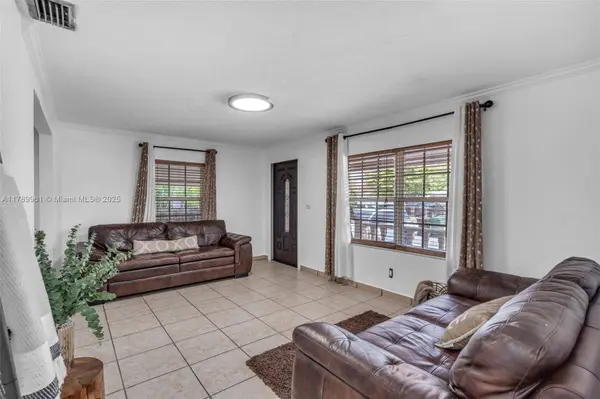 350 E 45th St, Hialeah, FL 33013