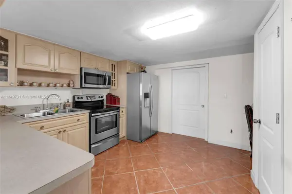 1159 W 41st Pl #34, Hialeah, FL 33012