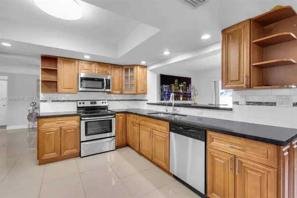 8561 Miramar Pkwy, Miramar, FL 33025