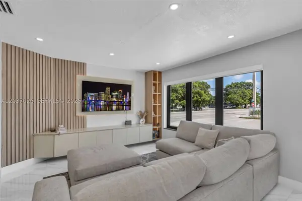 11 W 59th St, Hialeah, FL 33012