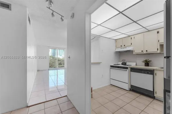 16851 NE 23rd Ave #A516, North Miami Beach, FL 33160
