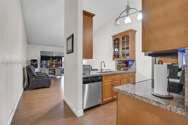 6760 NW 186th Ter, Hialeah, FL 33015