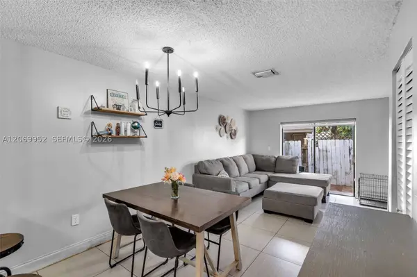 2421 W 52nd Pl #2-1, Hialeah, FL 33016